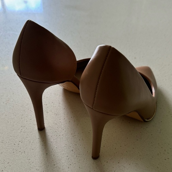 Beautiful Nude Pumps by BCB Generation. Size 8.5 - Picture 3 of 4